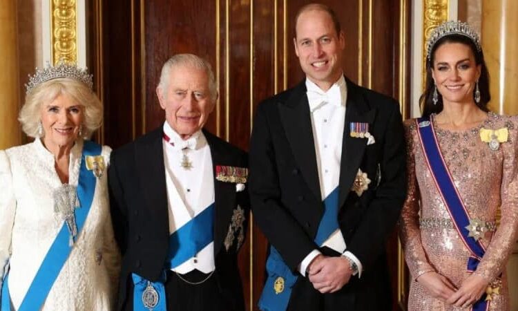 EXCLUSIVO: Os fãs reais estão revoltados! Como milhões de britânicos querem que toda a empresa seja desmantelada em meio à desgraça da prisão de Andrew Windsor