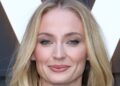 Elenco do programa de TV 'Tomb Raider' confirmado: Sophie Turner se junta a 11 atores, incluindo 3 desempenhando papéis de 'Canon'! | EG, Phoebe Waller-Bridge, Prime Video, Apresentação de slides, Sophie Turner, Televisão, Tomb Raider | Notícias e fofocas sobre celebridades | Entretenimento, fotos e vídeos