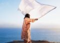 Elmiene lança duas novas músicas do álbum de estreia 'Sounds for Someone' antes da turnê norte-americana esgotada