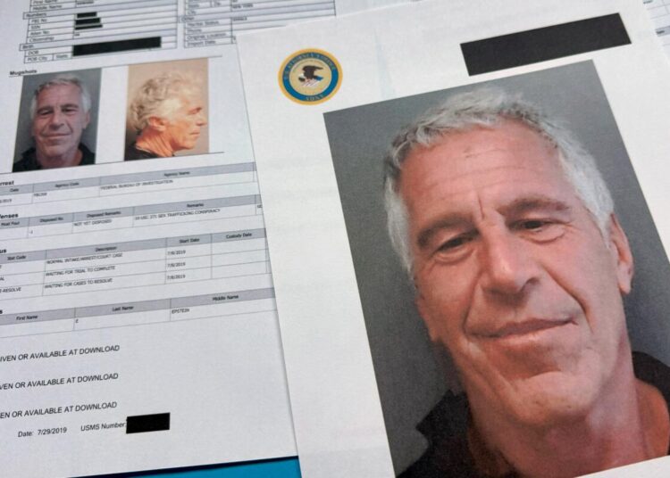 Epstein comprou ingresso para a gala de arrecadação de fundos de Hollywood em 2013, anos após sua condenação