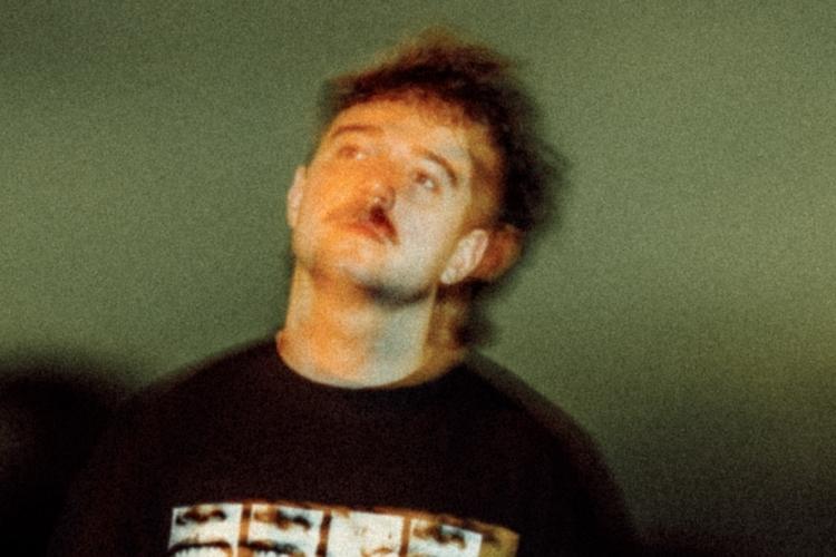Estreia: assista ao novo videoclipe de mumdeathcake, 'Billy No Mates'