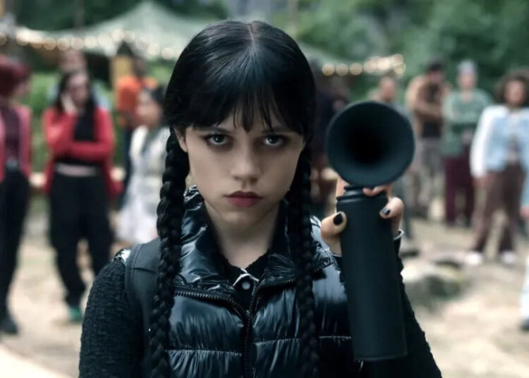 Estrela de Stranger Things junta-se ao elenco da terceira temporada na quarta-feira em reunião emocionante