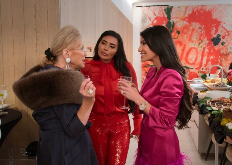 Estrelas da Netflix Reality TV 'mortificadas' depois que o colega de elenco estava 'vaporando' na frente de Donald Trump