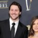 Fãs entusiasmados com a última foto de maternidade de Hailee Steinfeld com o marido Josh Allen