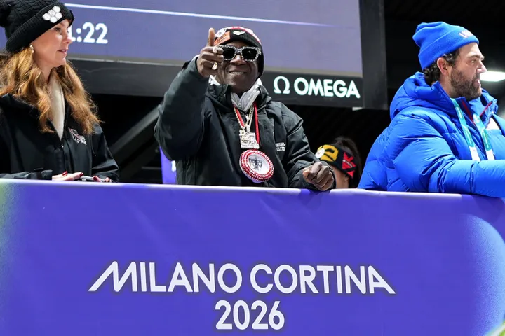 Flavor Flav tem convite para 'celebração real' para o hóquei feminino dos EUA - e eles disseram que sim!