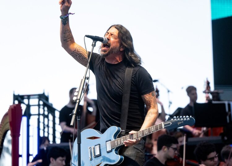 Foo Fighters provoca novas músicas do 12º álbum inédito