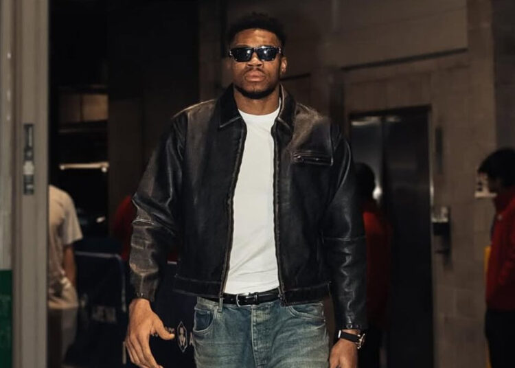 Giannis Antetokounmpo dança e canta para Michael Jackson
