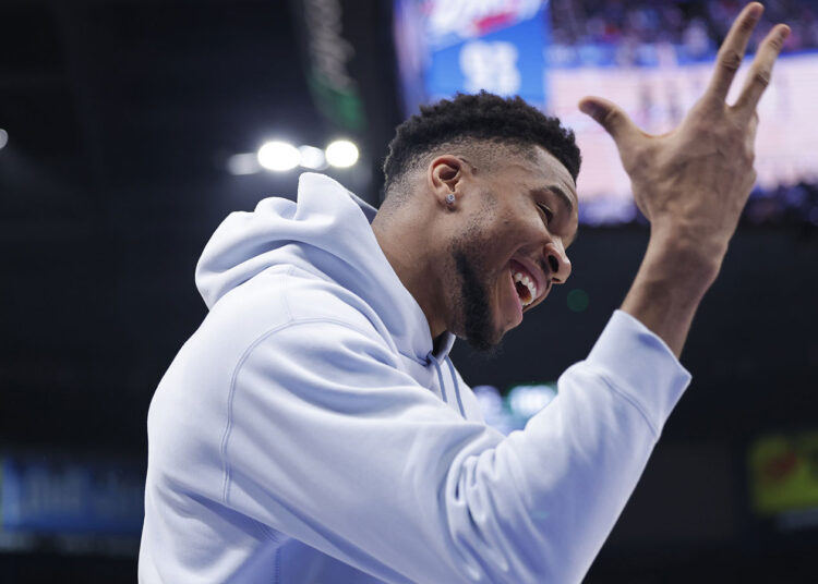 Giannis assa Shams Charania de forma hilariante durante o Celebrity All-Star Game