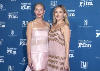 Gwyneth Paltrow e Kate Hudson ficam lindas de rosa no festival de cinema de Santa Bárbara