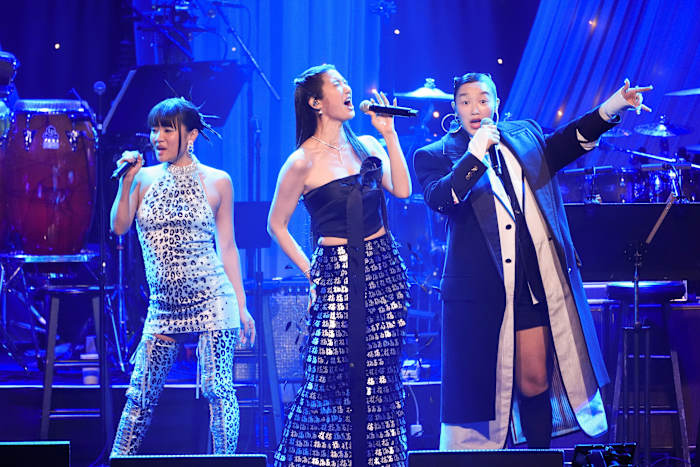 HUNTR/X, Art Garfunkel, Clipse e mais iluminam a gala pré-Grammy apresentada por Clive Davis