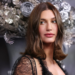 Hailey Bieber brilha em vestido de grife vintage para baile de verão da 'Vogue Australia'