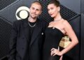 Hailey e Justin Bieber participam do protesto 'ICE Out' do Grammy 2026