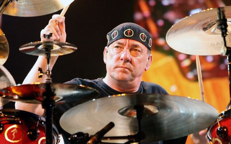 Hudson Music lança imagens de arquivo da preparação para apresentação ao vivo de Neil Peart