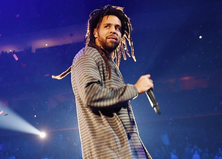 J. Cole lança vídeo “Legacy” dentro do novo vlog de venda de troncos