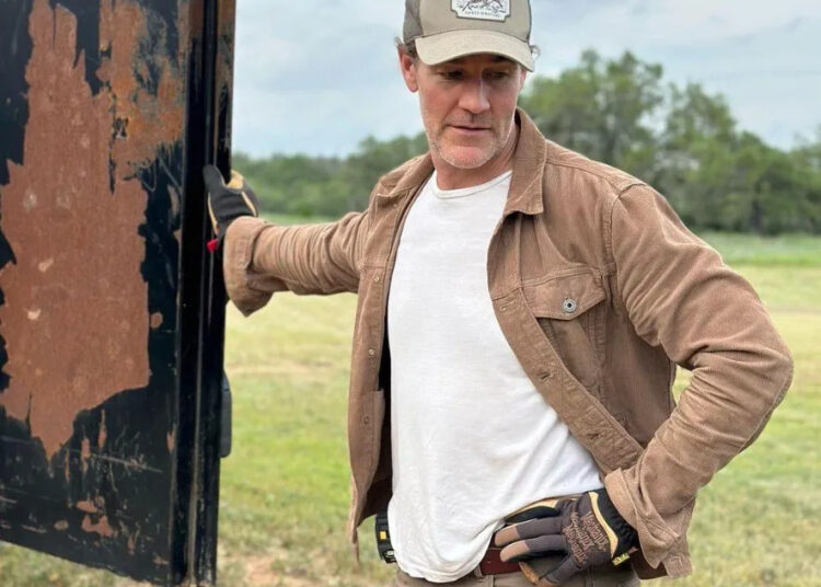 James Van Der Beek comprou o rancho alugado da família no Texas por US $ 4,8 milhões apenas 1 mês antes de sua morte