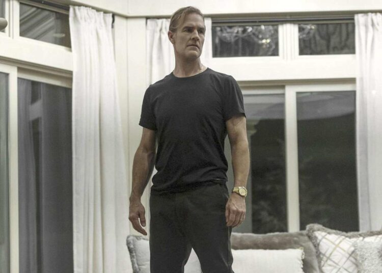 James Van Der Beek é um pastor malvado em nossa primeira olhada em “The Gates”, um de seus papéis finais antes de sua morte