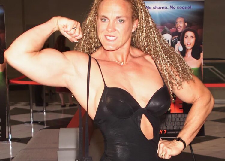 Jayne Trcka causa da morte - estrela de 'Filme de terror' morreu de doença cardíaca