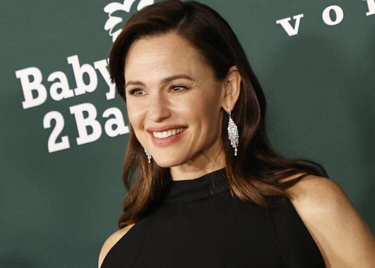 Jennifer Garner equilibra a vida em meio às filmagens de novo filme