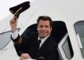 John Travolta comemora aniversário com nova licença de piloto – Celebrity News – Entretenimento