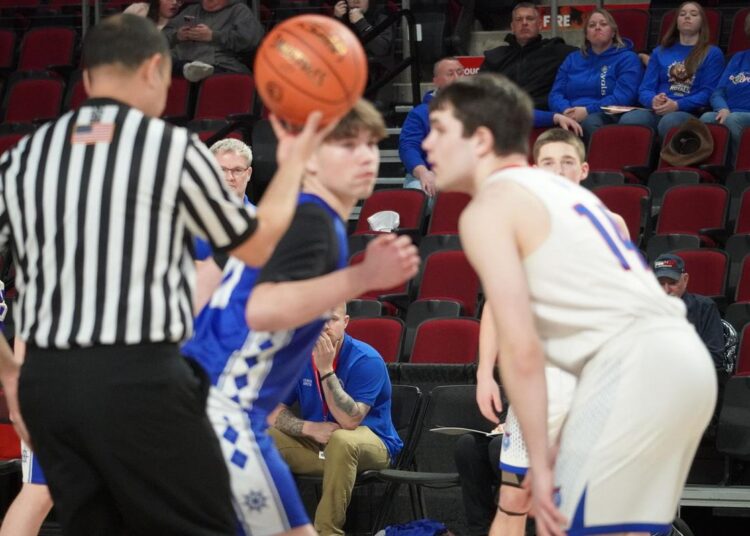 Jonesport-Beals Royals dominam Deer Isle-Stonington
