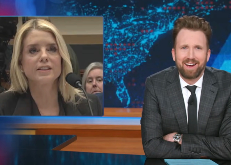 Jordan Klepper ensina Pam Bondi com Jab de 'Escritório do Diretor'
