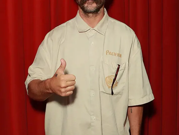 Juiz expõe os estritos termos de fiança de Shia LaBeouf após prisão por 'aterrorizar' Nova Orleans durante o Mardi Gras