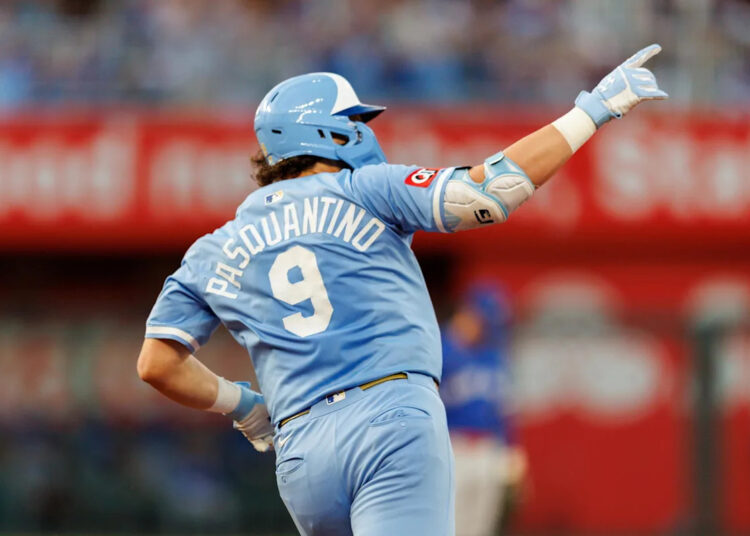 Kansas City Royals e Vinnie Pasquantino concordam com contrato de dois anos para evitar arbitragem