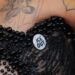 Kehlani envia uma mensagem ousada de duas palavras ao ICE no Grammy junto com uma declaração de moda