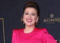 Kelly Clarkson ‘teve um relacionamento complicado’ com talk show, a música é ‘gerenciável’ e lucrativa (exclusivo)