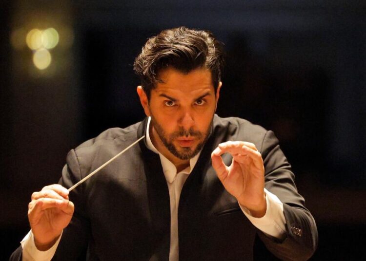 LA Opera revela temporada 2026-27, Domingo Hindoyan rege duas vezes
