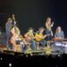 Lainey Wilson lança nova música “Can't Sit Still” durante turnê na Nova Zelândia