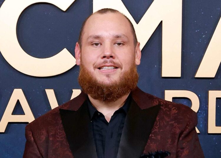 Luke Combs dá as boas-vindas ao seu terceiro filho com a esposa Nicole