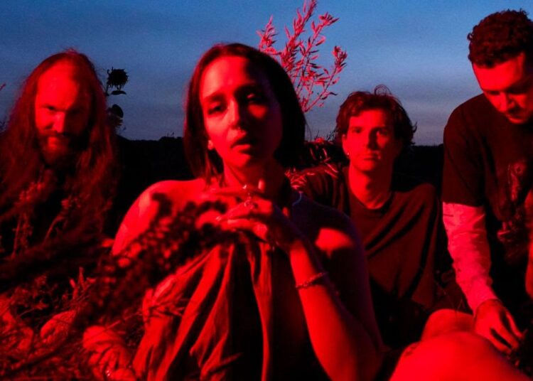 Mandy, Indiana recruta Billy Woods para New Song