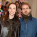Maya Hawke e Christian Lee Hutson se casam, com a presença do elenco de 'Stranger Things'