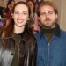 Maya Hawke se casa com Christian Lee Hutson em cerimônia repleta de estrelas em Nova York
