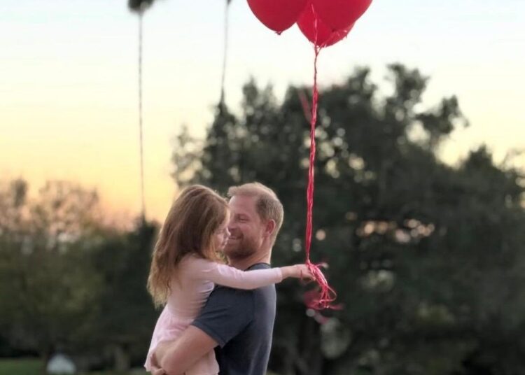 Meghan Markle compartilha uma foto emocionante de Lilibet e Harry no Instagram ao nomeá-la de 'Valentim para sempre'