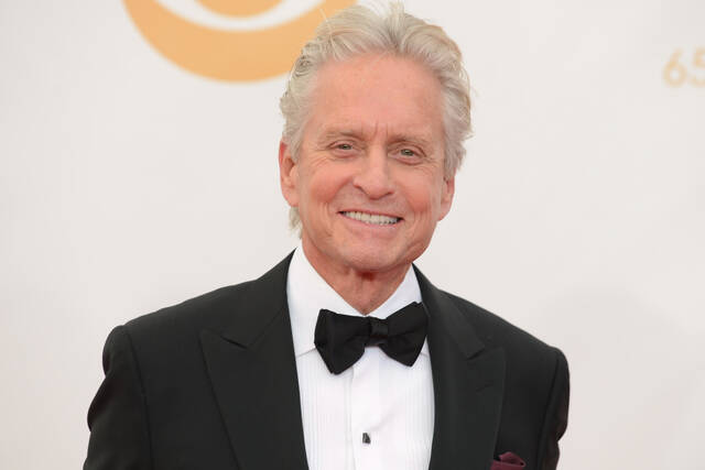 Michael Douglas anuncia livro de memórias 'bruto' para lançamento em outubro