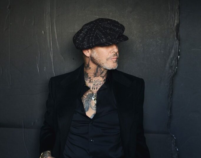 Mike Ness do Social Distortion fala sobre Beating Cancer, novo álbum, Oasis