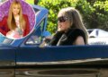 Miley Cyrus mostra o melhor dos dois mundos nas primeiras fotos do especial de Hannah Montana