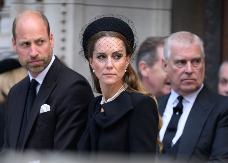 Momento chave: o relacionamento do príncipe William e Kate com o envergonhado Andrew se tornou 'terminal'