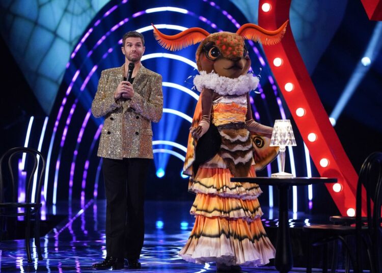 Moth, vencedor do ITV Masked Singer UK 2026, é desmascarado com uma lenda pop embaixo