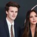 Nova música: Cruz Beckham canaliza raízes do indie-rock em ‘For Your Love’