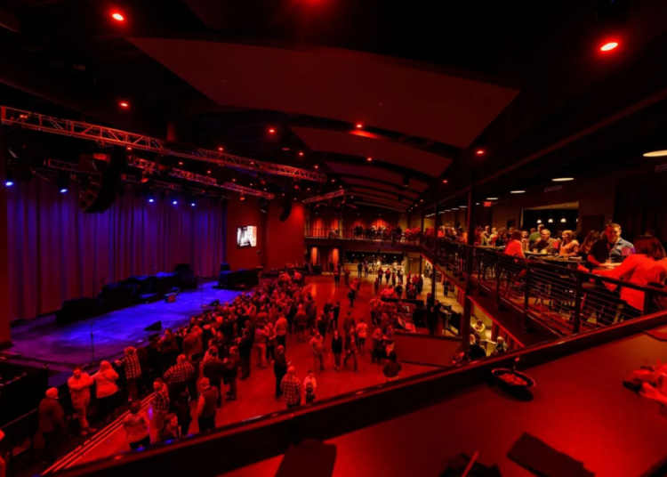 Nova petição pública visa renomear Mars Music Hall em homenagem ao falecido grande Microwave Dave