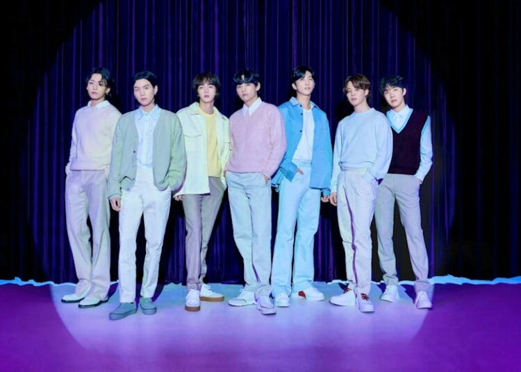 Nova turnê, novo álbum: a bem-sucedida banda de K-pop BTS transmitiu seus shows ao vivo – também nos cinemas suíços
