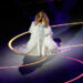 O ato olímpico de Mariah Carey levanta questões sobre uma possível sincronização labial e um curioso teleprompter