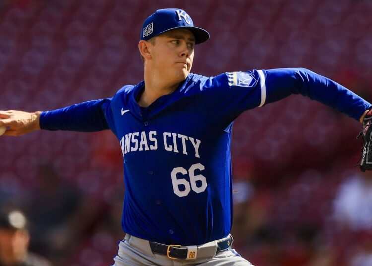 O ex-mais próximo James McArthur teve um motivo incomum para estar longe do bullpen do Royals