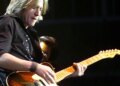 O gerente de longa data de Keith Urban, Gary Borman, se aposenta e fecha a empresa
