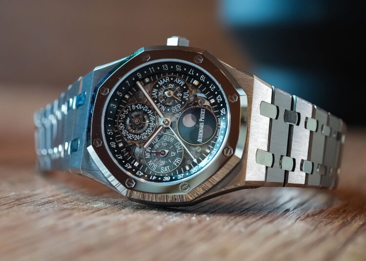 O novo calendário perpétuo automático AP Royal Oak aberto