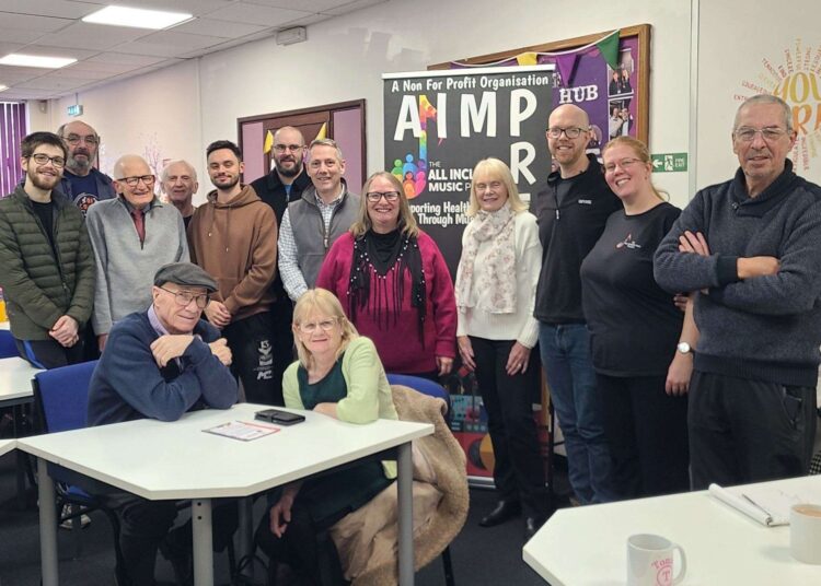 O novo grupo musical AIMP concedeu £ 875 dos membros do Conselho Distrital da Holanda do Sul para iniciar a jornada