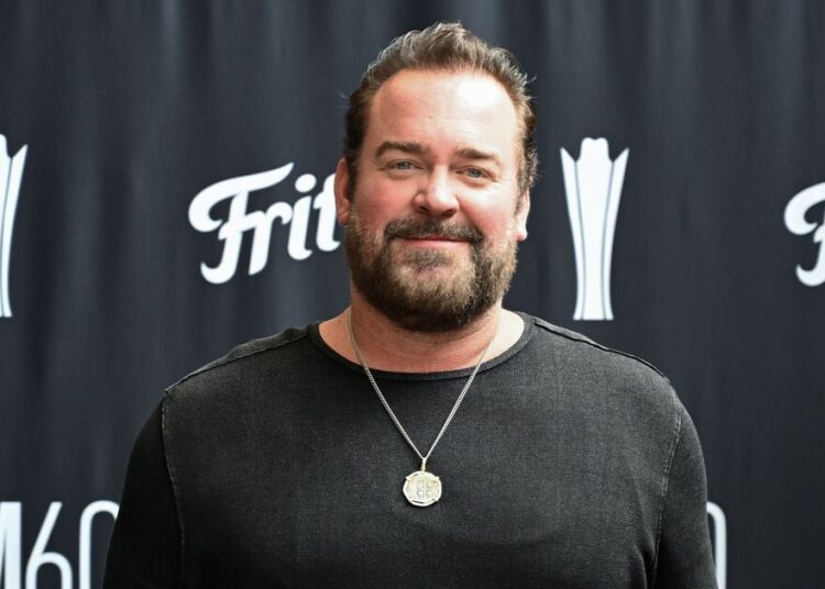 O patrimônio líquido de Lee Brice enquanto ele se apresenta no intervalo do MAGA Turning Point – Celebrity News – Entretenimento